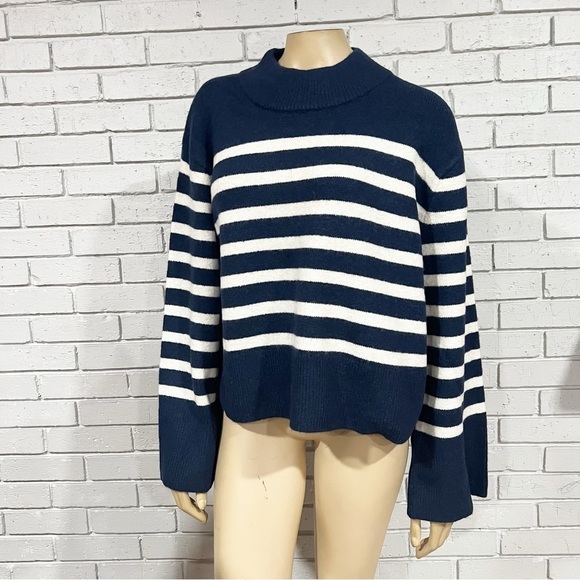 J.Crew Chunky crewneck sweater in Supersoft yarn - Picture 2 of 11